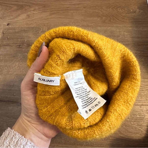Aritzia Auxiliary Mustard Yellow Knit Beanie Faux Fur Pom Pom Wool Alpaca Blend - Picture 3 of 5